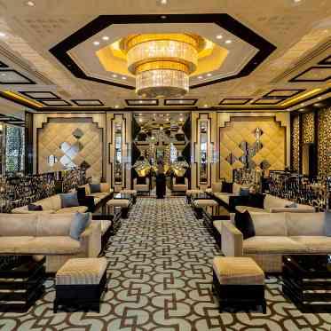 デュクラス大阪/FIVESTAR WEDDING 早めにご来館いただけたゲスト様も安心のラウンジスペース。ドリンクもご提供します。