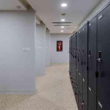 デュクラス大阪/FIVESTAR WEDDING ゲスト様皆様に自由にご利用いただける更衣室をご用意。ロッカーも完備しております。