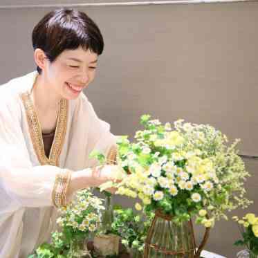 デュクラス大阪/FIVESTAR WEDDING フラワーコーディネーターが会場やドレスに合わせたコーディネートを提案いたします。