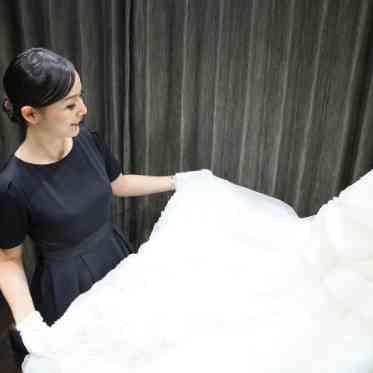 デュクラス大阪/FIVESTAR WEDDING 専属のコスチュームアドバイザーが理想のドレスを提案いたします