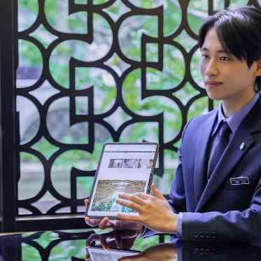 デュクラス大阪/FIVESTAR WEDDING 知識豊富のアドバイザーがおふたりの希望をヒアリングし、素敵なお式をご提案します。