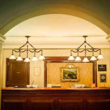 ホテルモントレ大阪 レトロな雰囲気がワクワク感を盛り上げるフロント