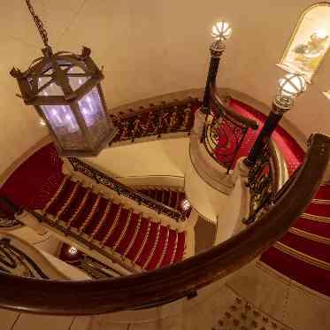 ホテルモントレ大阪 館内随所に広がるアンティークな空間