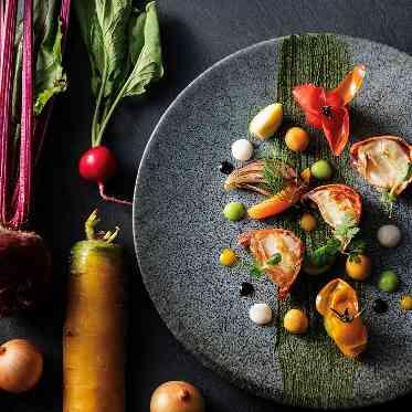 ホテルモントレ大阪 絵画のような芸術的な見た目と新鮮な食材を使用したホテルクオリティの一皿