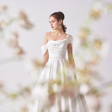 ホテルモントレ大阪 肩のラインを美しく見せる繊細なディテール