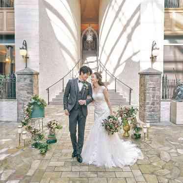 ホテルモントレ グラスミア大阪 チャペル前の大階段はヨーロッパの雰囲気漂う世界観で人気のフォトスポット