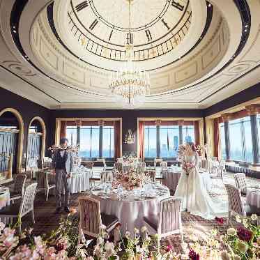 ホテルモントレ グラスミア大阪 30〜70名収容のグリニッジホール。象徴的な天井のデザインと階段入場が魅力