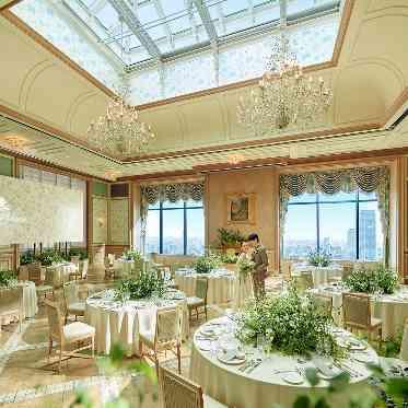 ホテルモントレ グラスミア大阪 30〜90名収容のパティオ。ガーデン併設で、会場内にも自然光が溢れている。