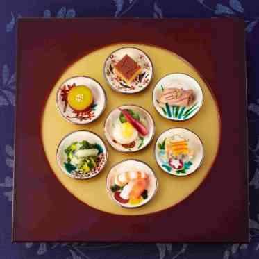 ホテルモントレ グラスミア大阪 創作和洋折衷でのお祝いのスタートにふさわしい一皿です