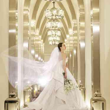 ザ ストリングス 博多 挙式会場に向かう回廊