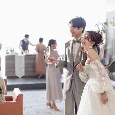 ザ ストリングス 博多 ホワイエでもゆっくりお過ごしいただけます