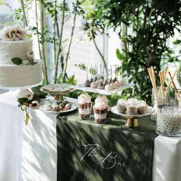 ザ ストリングス 博多 インナーガーデンでデザートビュッフェをふるまうサプライズも!