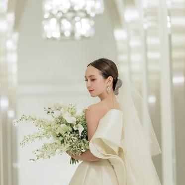 ザ ストリングス 博多 女性が一生でいちばん、清らかに輝く日に身にまとうドレス。珠玉のドレスをセレクト