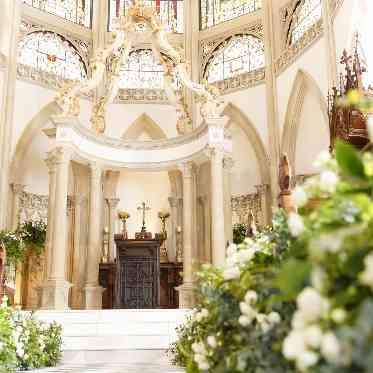 生花の香りが漂う