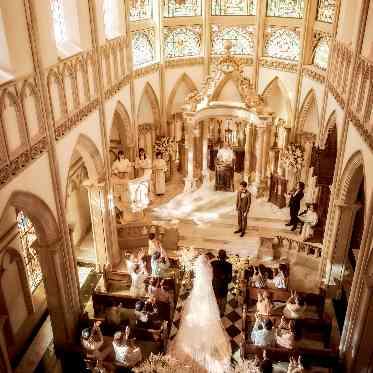 Wedding of Legend GLASTONIA （グラストニア） 本物にこだわる荘厳な空間で行われるセレモニーはまさに豪華絢爛