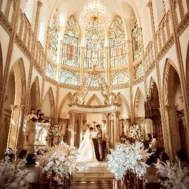 Wedding of Legend GLASTONIA (グラストニア) 海外から集めたアンティークなどの本物と伝統が生きる空間で感動的な誓いを