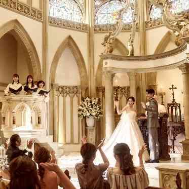 ゲストの皆さまに見守られて神聖な誓いを