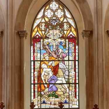 ステンドグラスをはじめ、調度品は実際に英国の教会で使用されていたもの