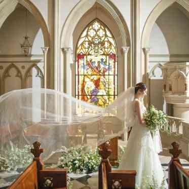 本物のアンティークが生み出す、息をのむほどの神聖な空間