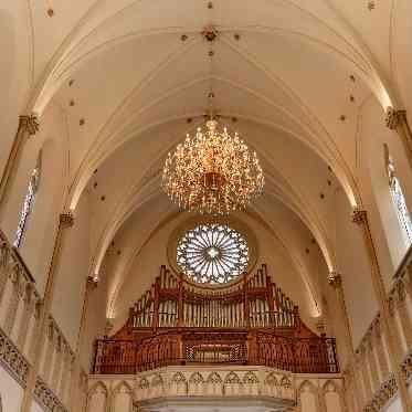Wedding of Legend GLASTONIA (グラストニア) 天井高31Mの圧巻スケール