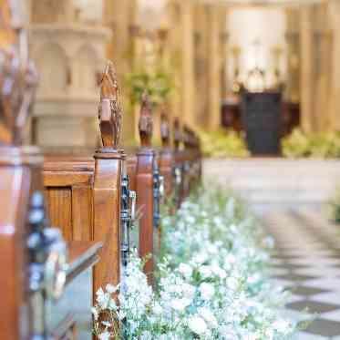 生花の香りが漂う