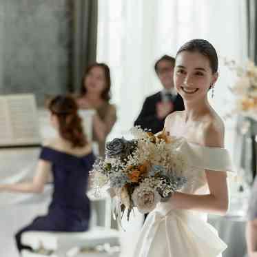 Wedding of Legend GLASTONIA (グラストニア) 邸宅内はどこにいても自然と絵になる上質な空間で、花嫁を美しく魅力的に魅せる