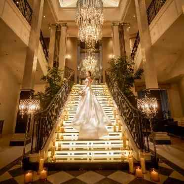 Wedding of Legend GLASTONIA （グラストニア） 大階段のライティングは幻想的な大人気演出
