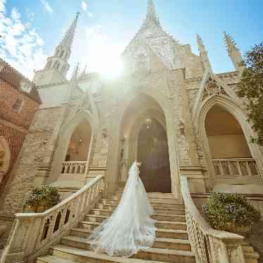 Wedding of Legend GLASTONIA (グラストニア) ドレスの後ろ姿を美しく撮影できる