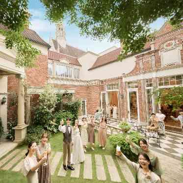 Wedding of Legend GLASTONIA (グラストニア) 青空の下、開放感たっぷりの
イングリッシュガーデン