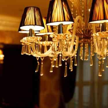 煌びやかなシャンデリア