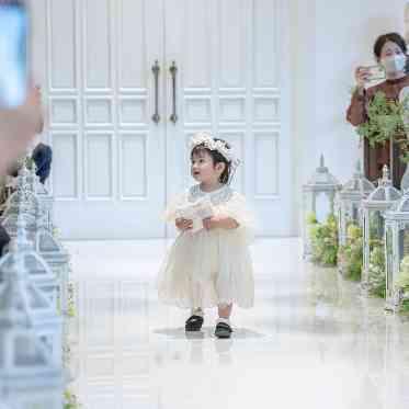 アイネスヴィラノッツェ 宝ヶ池●クラウディアホールディングス 可愛らしいリングガールの登場にゲストもほっこり