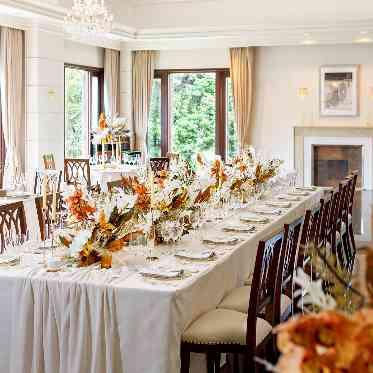 アイネスヴィラノッツェ 宝ヶ池●クラウディアホールディングス 装花コーディネートやテーブルクロスの色によって、様々な雰囲気を