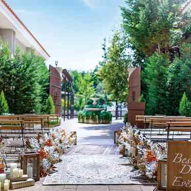 アイネスヴィラノッツェ 宝ヶ池●クラウディアホールディングス 青空と緑に包まれてアットホームな挙式を