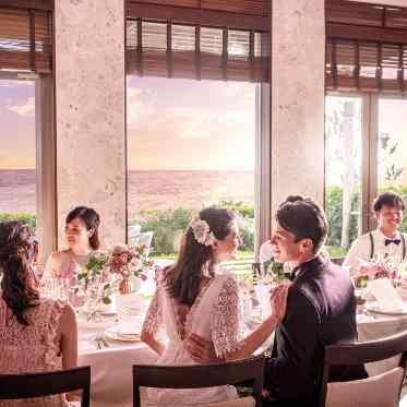 サンセットをご覧いただきながらのお食事も最高のおもてなし