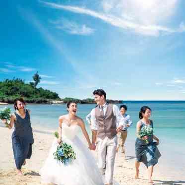 オンザビーチのチャペルだからこそ、フラットなアクセスでゲストへの負担も心配なし