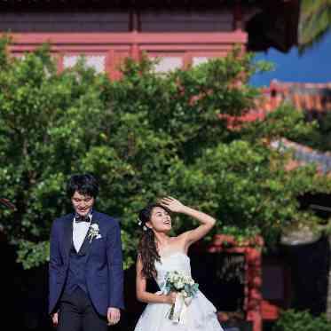 琉球街並みフォトツアー。沖縄らしい背景で写真を残せます