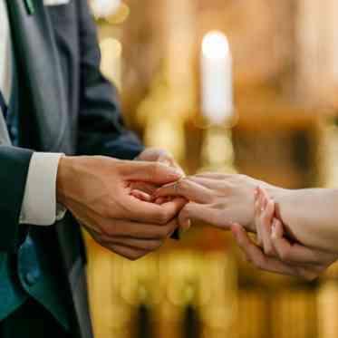 マリエール山手(セント・リージェンツ大聖堂) 手と手を取り合って、これから生きていく。大切な皆様の前で誓います。