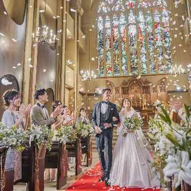 マリエール山手(セント・リージェンツ大聖堂) 天使の羽根が舞うフェザーシャワーは幻想的で忘れられないシーンに。