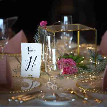 マリエール山手(セント・リージェンツ大聖堂) お二人のテーマカラーの会場コーディネートはゲストにも大好評♪