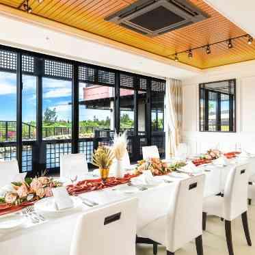 アラマンダ チャペル / ワタベウェディング ラグーンを望むレストランで心からリラックスして楽しむパーティを