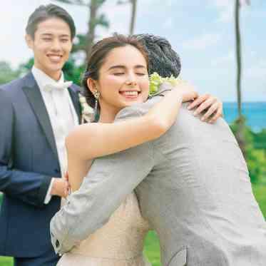 挙式後はビーチはもちろん、一年中美しい花々が彩るプライベートガーデンも