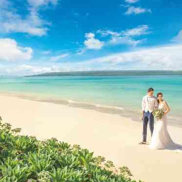 抜群の透明度&透き通るような白砂を誇る与那覇前浜ビーチフォトツアーもおすすめ