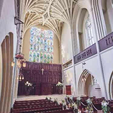 THE ABBEY CHURCH(アビー・チャーチ) 天井高15メートル・美しいステンドグラスが映える教会で感動の瞬間を
