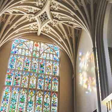 THE ABBEY CHURCH(アビー・チャーチ) 世界で1つのオリジナルデザインのステンドグラスは花嫁の憧れ
