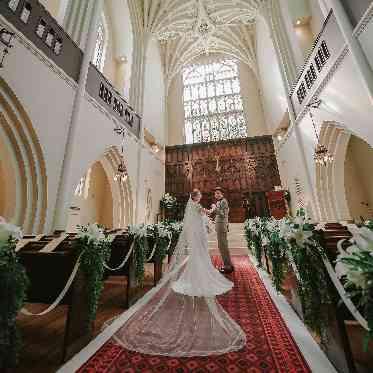 THE ABBEY CHURCH（アビー・チャーチ） 絵になる美しい教会を背景にここでしか撮れない1枚を