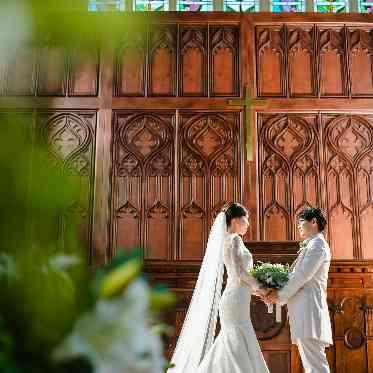 THE ABBEY CHURCH(アビー・チャーチ) 美しいステンドグラスやアンティークが彩る空間で記念の1枚を