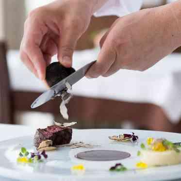 THE ABBEY CHURCH(アビー・チャーチ) トリュフスライスやグリルなど、シェフのライブパフォーマンスもご提案