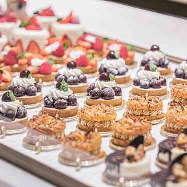 THE ABBEY CHURCH(アビー・チャーチ) デザートブッフェでゲストへのおもてなし