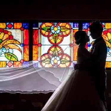 セレス高田馬場 サンタ・アンジェリ大聖堂 ステンドグラスをバックに幻想的な写真撮影も