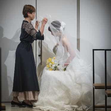 Apartment2c Wedding(アパートメントトゥーシーウェディング) 幸せになってほしいとい願いを込めたお母様からのベールダウン